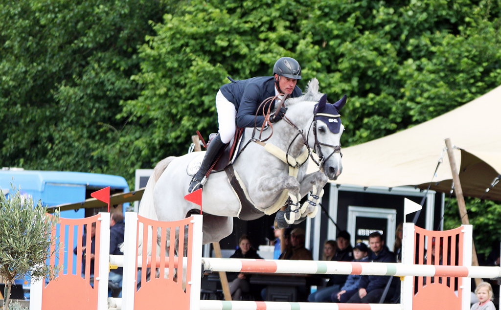 Gert-Jan Bruggink met Fellow de Will. Foto Hippisch Twente (WP)