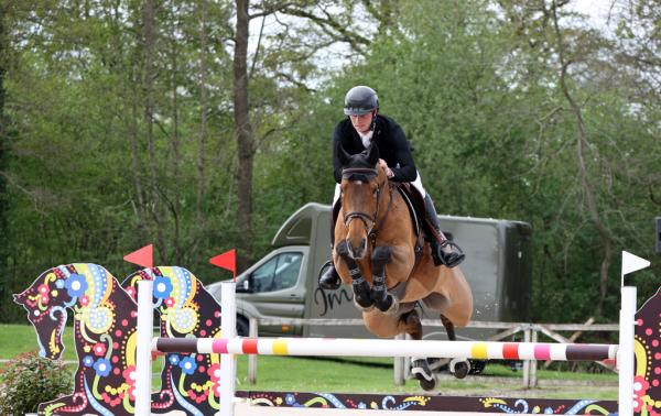 Hessel Hoekstra in actie met Helena van Perbeemd als winnaar van vorig jaar.