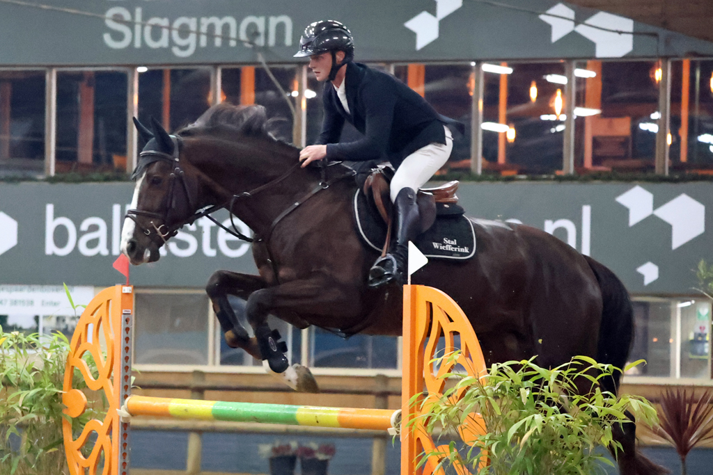 Hessel Hoekstra met New Pleasure VDL.