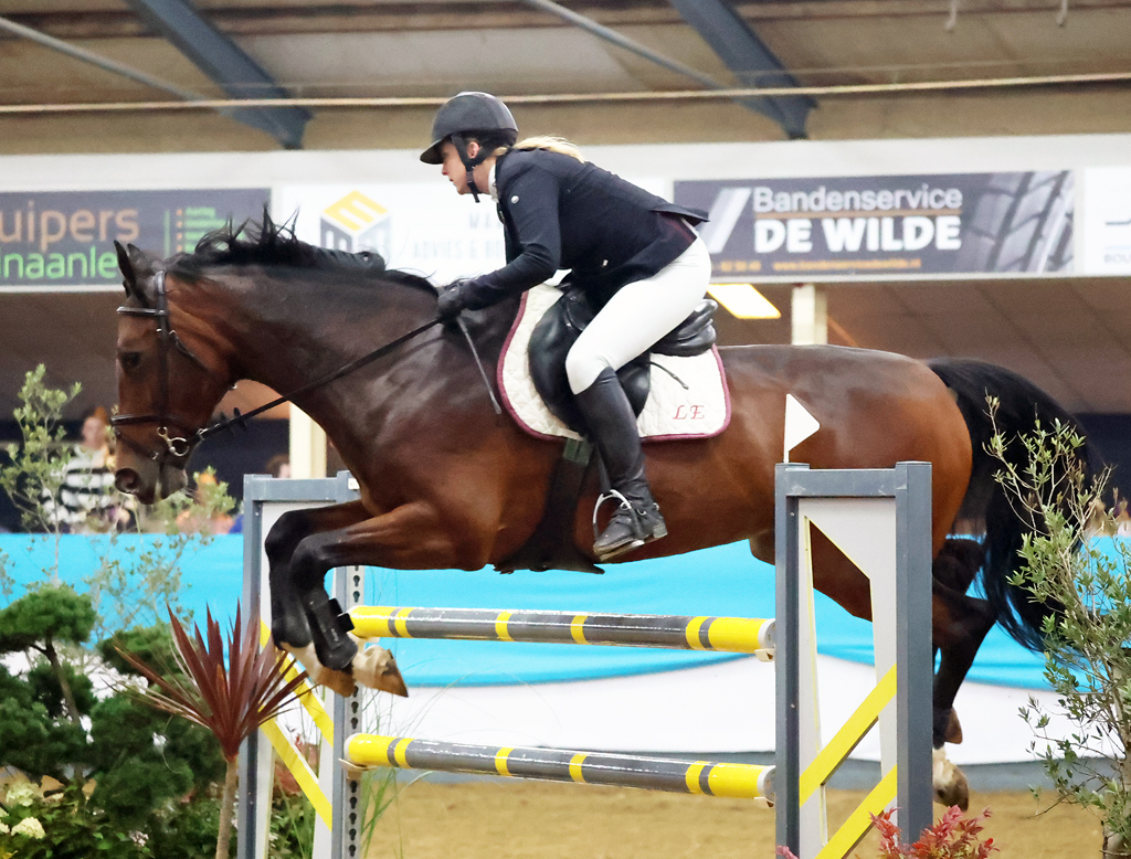 Joanne Wes met Koh-I-Noor.