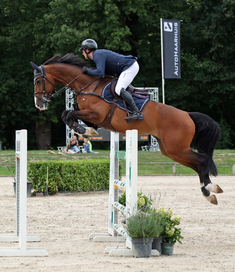 Mart IJland met Niancard EB en onder Lars Wigger met Leandro SRR.