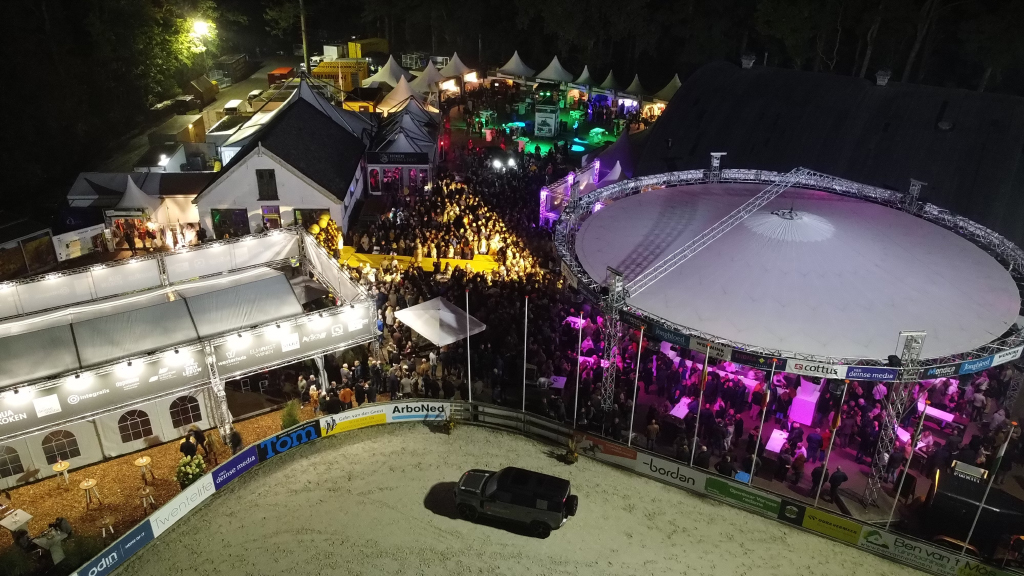 Beeld van de The Military Classic Night Fair.