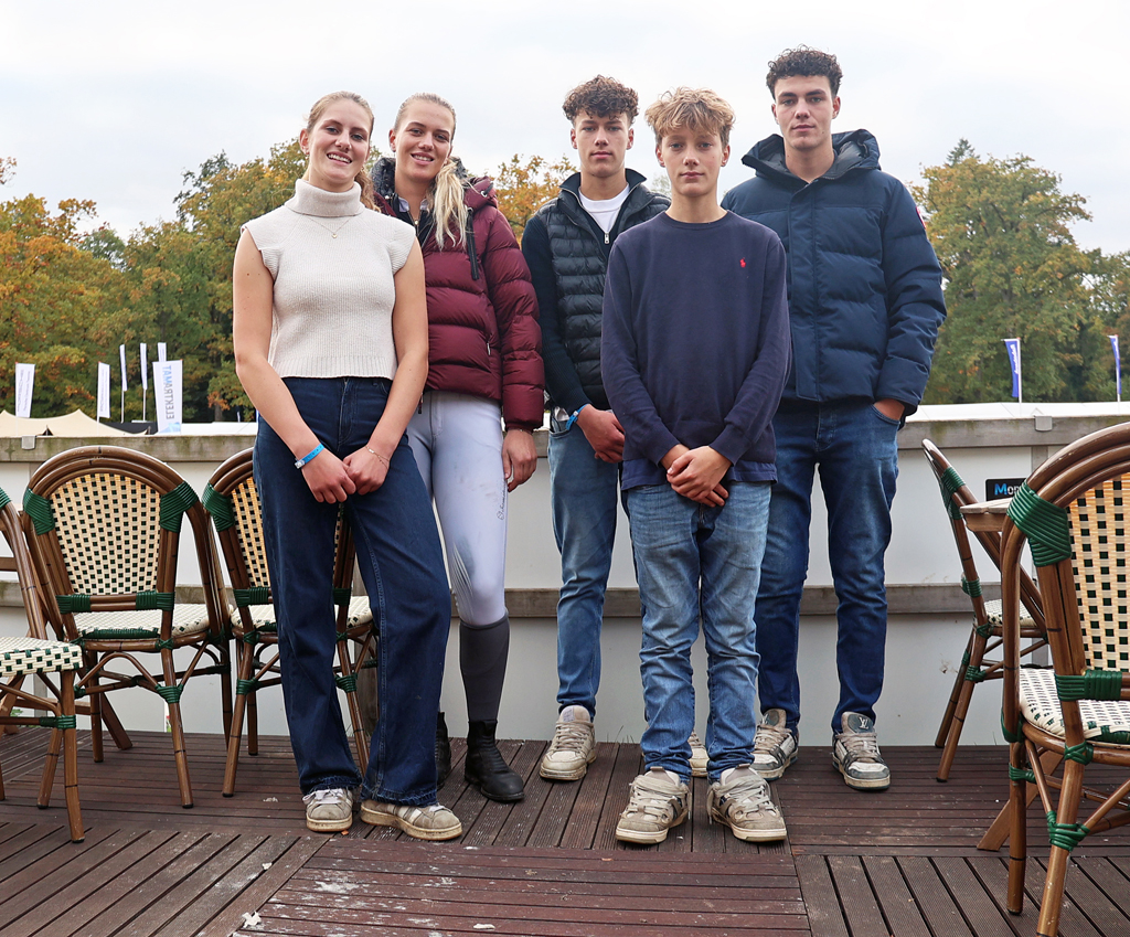 De vijf kinderen Van Houte. Vanaf links Lieve, Sterre, Kane, Juno en Senna. Foto © Hippisch Twente/WP